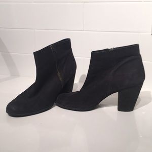 Black booties!!
